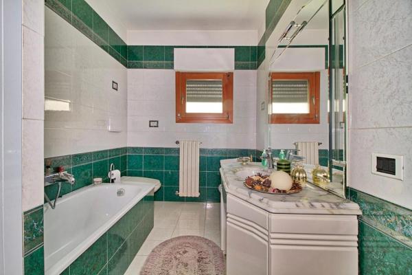 Villa edi, Buchen Sie  Hotels in Arezzo mit Parkplatz, Parkplätze
