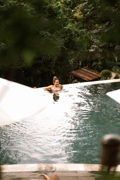 One More Wave Surf House Uluwatu, Reserva ahora Hotel Hoteles con piscina en Bali, Piscina