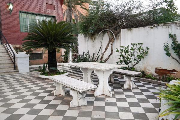 Hostal Asunción Centro, Prenota  Hotel a Asunción con parcheggio, vicino a Rivera Apple, Parcheggio
