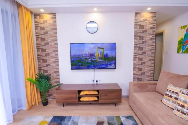 beautiful living two bedroom apartment with heated swimming pool fully furnished gym children playing ground ample parking space and unbeatable scenic city views, Buchen Sie Ferienwohnung Nairobi CBD Nairobi