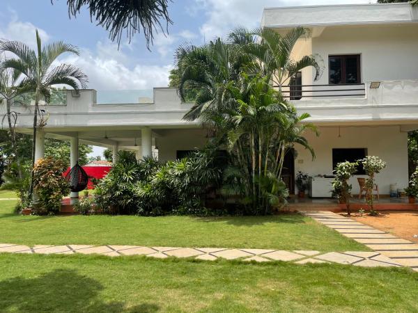 ustav farmhouse, Book  Gundipet Hyderabad Region