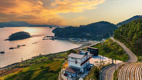 Yeosu the Sea of Counting Stars Pension, Reserva ahora  Hoteles en Jeolla del Sur con piscina, Piscina