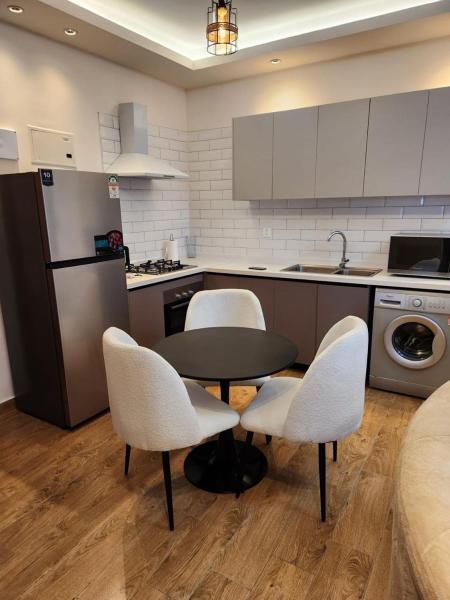 spacious furnished three bedroom apartment with swimming pool fully equipped gym ample parking space children playground area and amazing scenic views, Buchen Sie Ferienwohnung Nairobi CBD Nairobi