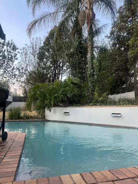 Shalom Shalom - Stylish New Stay in the Heart of Fourways, Buchen Sie  Hotels in Nordkap mit Pool, Schwimmbad