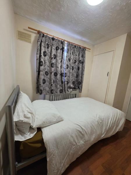 Spacious Double Room in Basildon Essex, Prenota  Basildon Essex