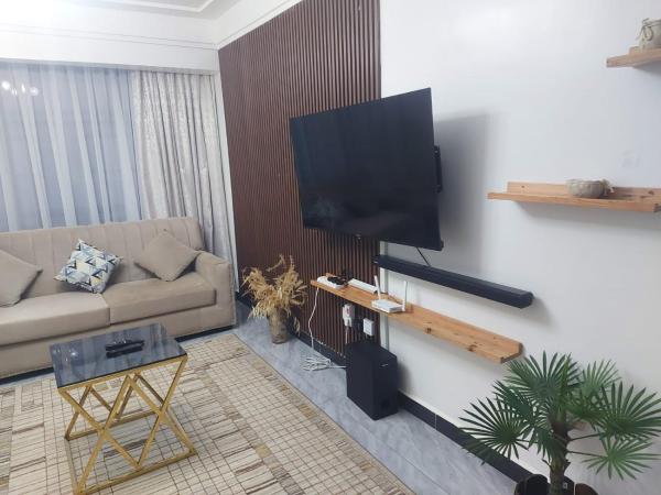 Beautiful executive two bedroom apartment with fully equipped gym ample parking space swimming pool children playing ground and amazing scenic views, Buchen Sie Ferienwohnung Nairobi CBD Nairobi