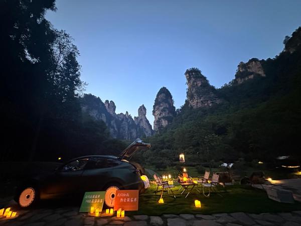 Zhangjiajie ZEN Retreat--FairyLand,200 Meters to Secret Realm, MINI Forest Park, River Tracing,Hiking Route, Attraction Tickets Serivce, Free Shuttle to East Gate of Park, Free One Way Pick-up Service,Top Facility,Affordable Luxury,and New Designer Hotel, Buchen Sie  Hotels in Hunan mit Parkplatz, Parkplätze