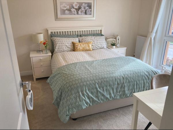 Room near M4, Great Western Hospital, Prenota  Swindon Wiltshire