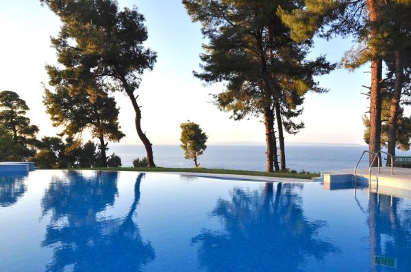 Charming Villa with Seaview in a Gated Complex, Prenota  Kriopigi 