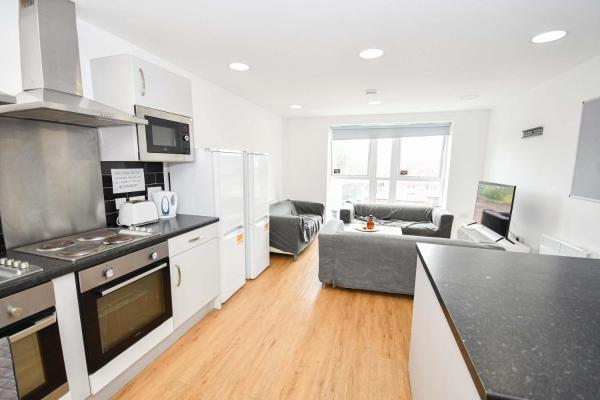Spacious 6 Bedroom Apartment in Liverpool, Buchen Sie Ferienwohnung Hotels in Merseyside mit Parkplatz, Parkplätze