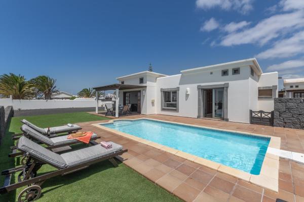 First Row Villa en La Goleta, Prenota  Hotel a Isole Canarie con parcheggio, Parcheggio