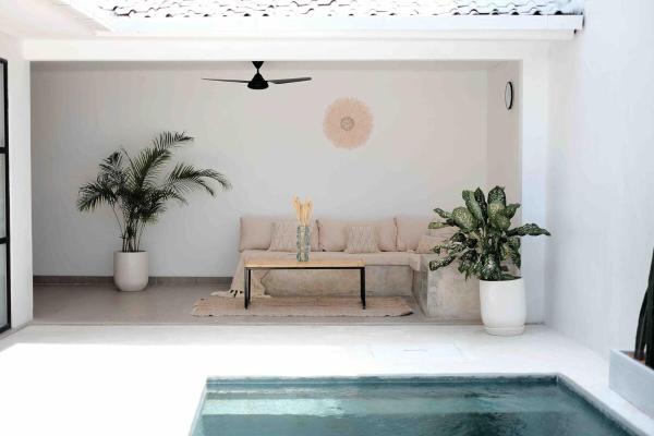 2BR Villa in The Heart of Canggu w Pool, Prime Location, Prenota  Canggu Badung