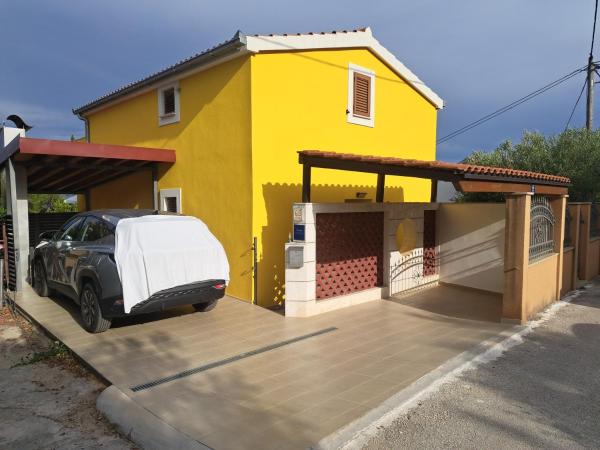 Apartman Ines, Buchen Sie  Hotels in Gespanschaft Split-Dalmatien mit Parkplatz, Parkplätze