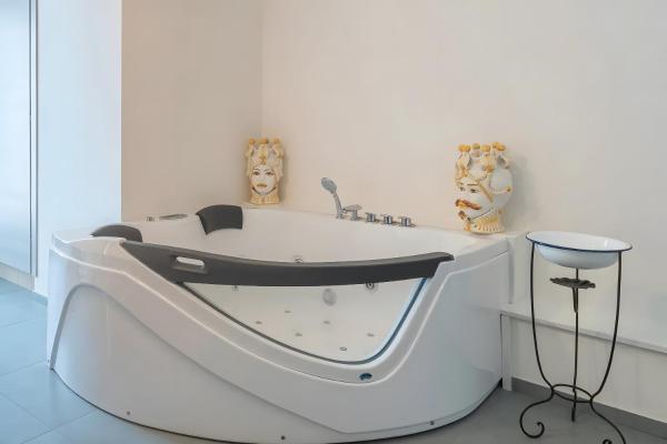 Camera matrimoniale, Buchen Sie  Hotels in Sizilien mit Parkplatz, Parkplätze