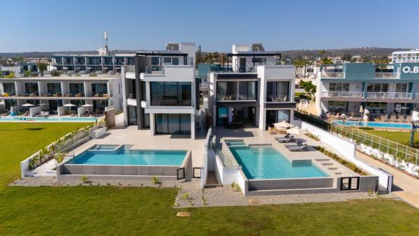 Aqua Beachfront Villas - Villa 2, Buchen Sie  Hotels mit Pool in Famagusta, Schwimmbad