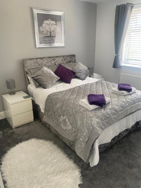 HELEN & PAULS PLACE Wembley, Book  London Greater London, near London Designer Outlet