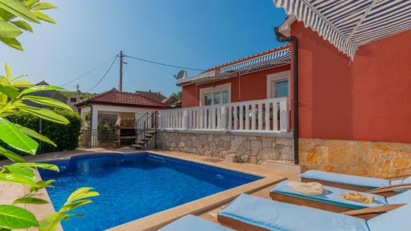 Villa Bilanzic - Omis by Villas Guide, Buchen Sie  Hotels in Gespanschaft Split-Dalmatien mit Parkplatz, Parkplätze
