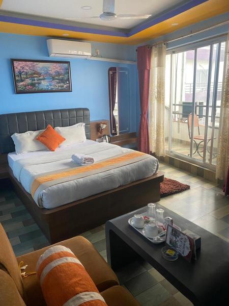 Hotel Holiday Home, Prenota  Bākhri Kharka 