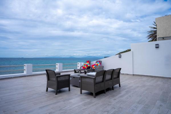 Luxurious Beachfront Villa Playa Blanca, Prenota  Tangeri 