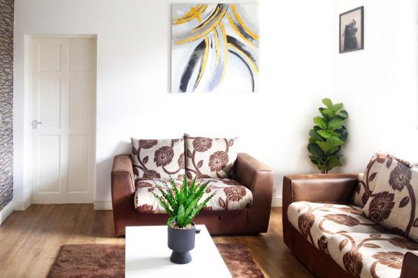 Beautiful 5Bedroom House - Contractors and Family near the Molineux stadium, Buchen Sie  Hotels in Wolverhampton mit Parkplatz, Parkplätze