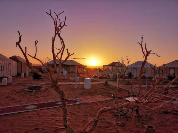 lina safari luxury camp, Prenota  Merzouga Al-Rashidiyya