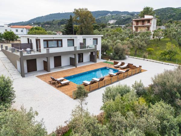 Pnoes Suites Apartments, Prenota Appartamento Hotel a Sporadi con piscina, Piscina
