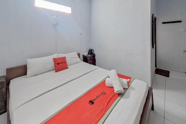 RedDoorz Syariah at Hotel Adi Sederhana near Stasiun Jatibarang, Réserver  Sleman 