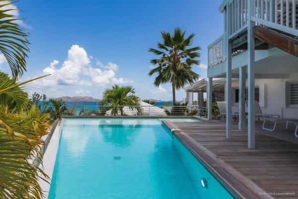 Fresh Summer Villa with Superb View of the Hills, Prenota  Quartier de Lorient 