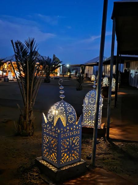 Tamazirt Desert Camp, Buchen Sie  Hotels mit Pool in Meknes-Tafilalet, Schwimmbad