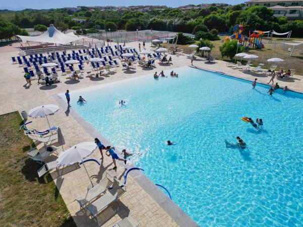 Baia delle Mimose Hotel, Buchen Sie  Hotels in La Ciaccia mit Pool, Schwimmbad