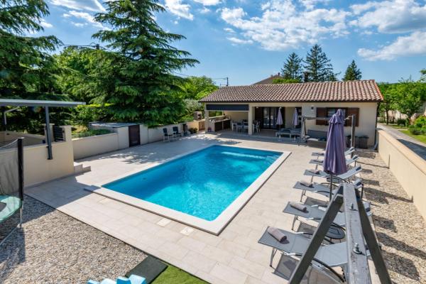 Villa Mediterranea, an idyllic new villa with a Mediterranean touch, Reserva ahora  Hoteles en Istria central con piscina, Piscina
