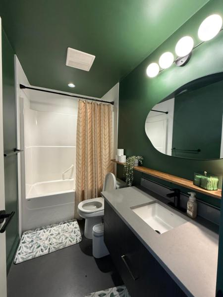 Stylish Condo, Riverview, Downtown East Village, Mins to Stampede, Saddledome, Buchen Sie  Calgary Calgary Region