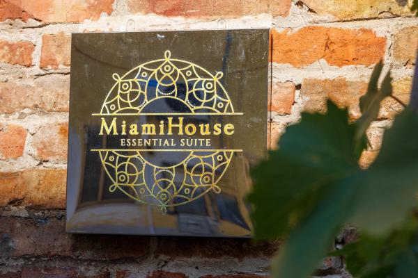MiamiHouse Essential Suite, Reserva ahora  Hoteles en Abruzos con aparcamiento, Aparcamiento