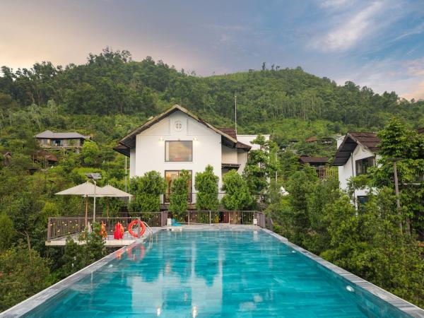 Villa Nhà Ba Gian Hoà Lạc, Buchen Sie  Hotels in Hoa Binh mit Pool, Schwimmbad