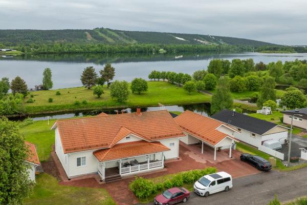 Arctic Peony City Villa, Buchen Sie  Hotels in Lappland mit Parkplatz, Parkplätze