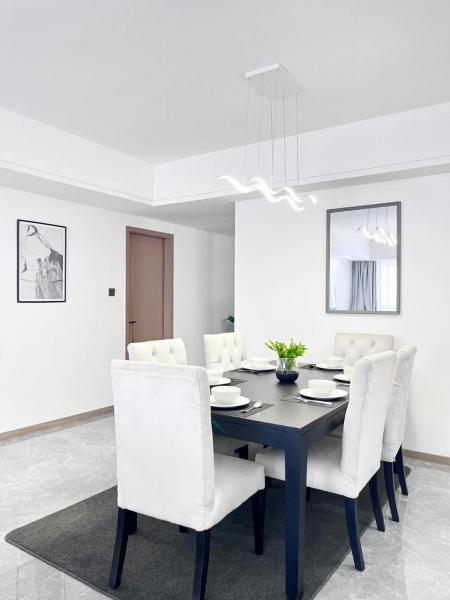 metro living retreat three bedroom apartment with swimming pool, fully equipped gym, ample parking space, and proximity to major shopping malls, Buchen Sie Ferienwohnung Nairobi CBD Nairobi
