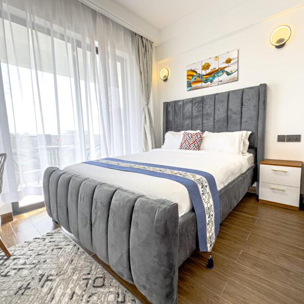 Executive living three bedroom apartment with fully equipped gym swimming pool children playing ground and amazing scenic city views, Buchen Sie Ferienwohnung Nairobi CBD Nairobi