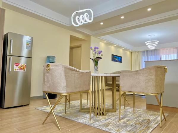 elegant celestial two bedroom apartment with amazing breathtaking city views heated swimming pool fully equipped gym ample parking space and children playing ground, Prenota Appartamento Hotel a Nairobi con parcheggio, Parcheggio