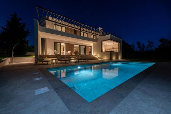 Villa Castanea, Reserva ahora  Hoteles con piscina en Heki, Piscina