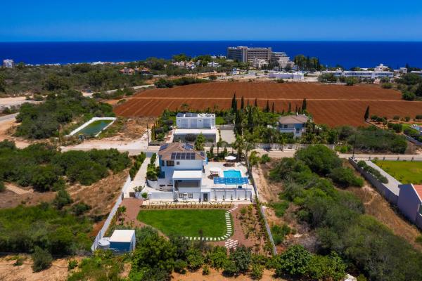Pantio Living Villa, Buchen Sie  Hotels mit Pool in Famagusta, Schwimmbad