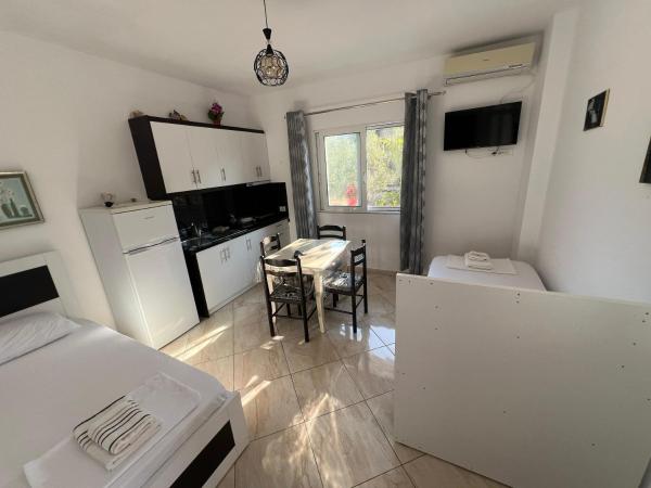 Vila Erioni Ksamil, Buchen Sie  Hotels in Qark Vlora mit Parkplatz, Parkplätze