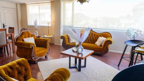 Mustard Apartment -Centrally located in Cuenca, Buchen Sie Ferienwohnung Hotels in Cuenca mit Parkplatz, Parkplätze