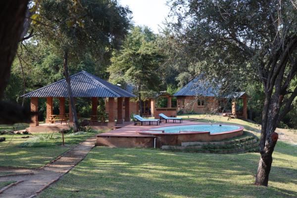 Zambezi River Cottages, Buchen Sie  Hotels mit Pool in Livingstone, Schwimmbad
