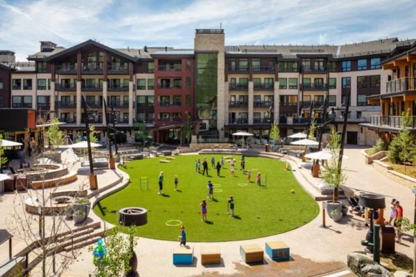 Luxury Ski-Inout Studio In Snowmass Base Village, Buchen Sie  Hotels in Aspen-Snowmass mit Parkplatz, Parkplätze