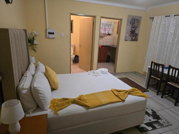 JayLa SELFCATERING ACCOMMODATION, Buchen Sie  Hotels in Windhuk mit Parkplatz, Parkplätze