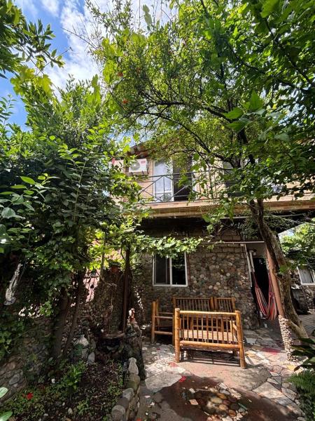 Cozy Second Floor with Yard , კომფორტული მეორე სართული ეზოთი, Prenota  Hotel a Ajara con parcheggio, Parcheggio