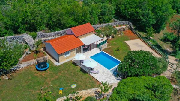 Villa Primabella -Makarska by Villas Guide, Buchen Sie  Hotels in Gespanschaft Split-Dalmatien mit Pool, Schwimmbad