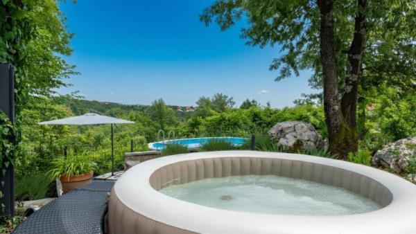 Apartman Art by Villas Guide, Buchen Sie  Hotels mit Pool in Kvarner-Bucht, Schwimmbad