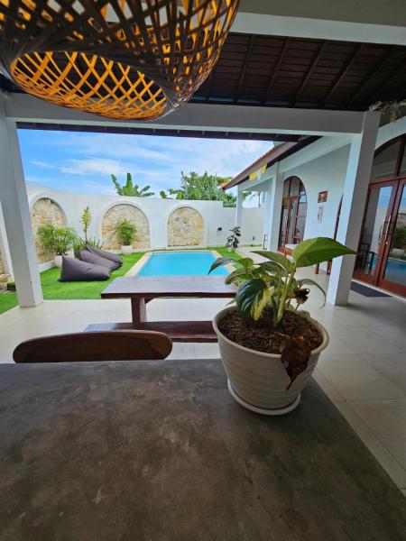 Whanau Aha Seseh Villa 2, Reserva ahora  Hoteles con piscina en Cemagi, Piscina