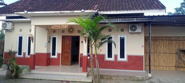 Purisani Suites Villa, Buchen Sie  Hotels in Sleman mit Parkplatz, Parkplätze